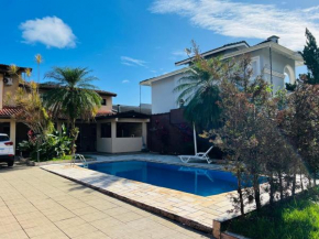 Casa com piscina e churrasqueira próximo à praia